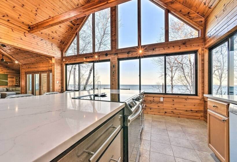 Lakefront Applegate Retreat W/ Private Beach!