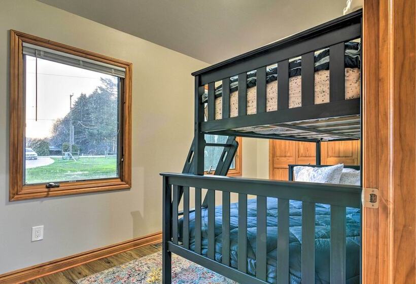 Lakefront Applegate Retreat W/ Private Beach!