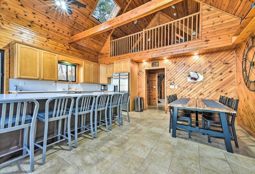 Lakefront Applegate Retreat W/ Private Beach!
