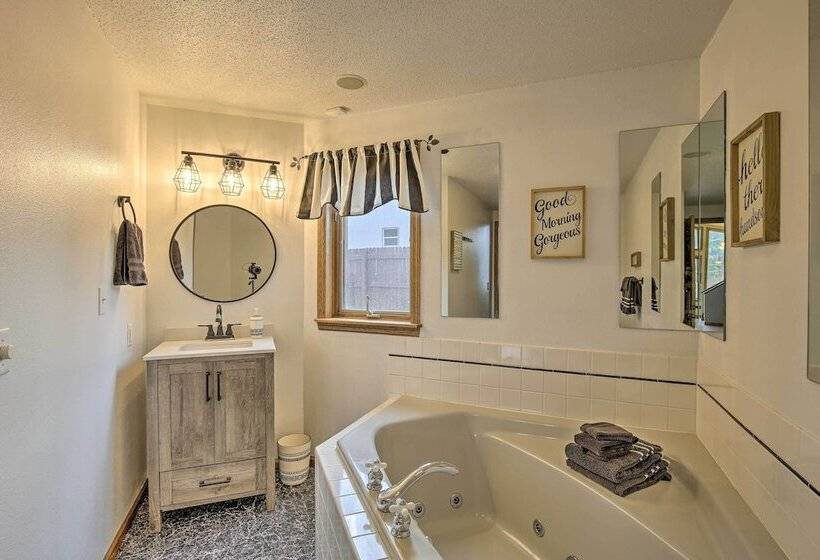 Lakefront Eau Galle Home W/ Hot Tub & Fire Pit