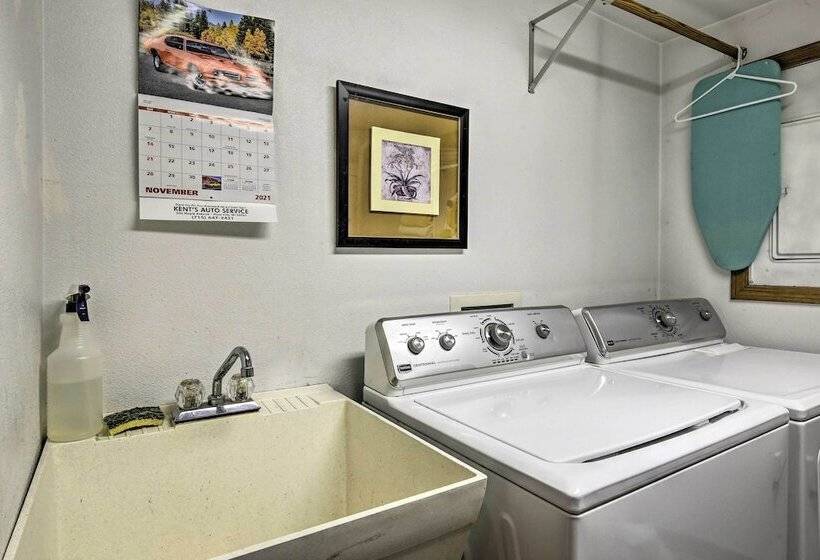 Lakefront Eau Galle Home W/ Hot Tub & Fire Pit