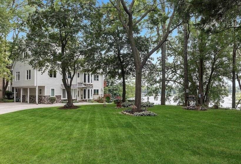 Lakefront Genoa City Home W/ Private Beach