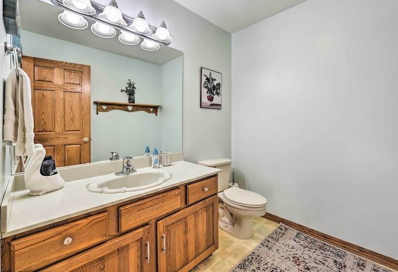 Shared Hot Tub, Pool & Dock: Lakefront Grove House