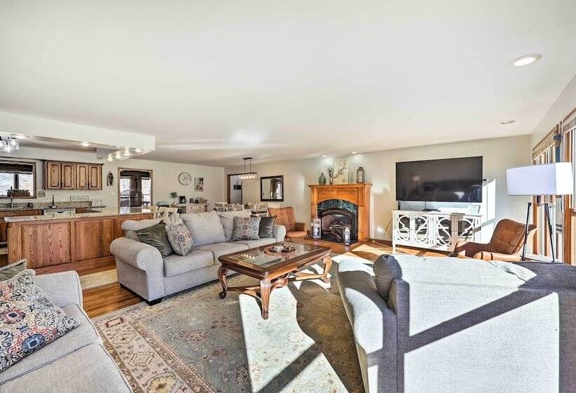 Shared Hot Tub, Pool & Dock: Lakefront Grove House