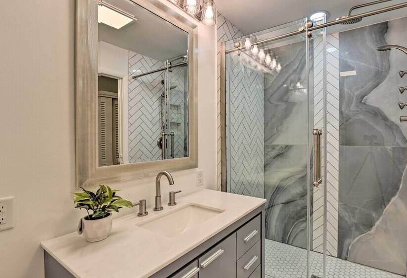 Quiet Lakefront Old Hickory Home W/ Patio, Kayaks!