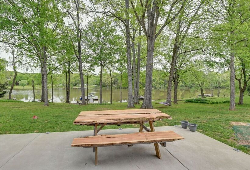 Quiet Lakefront Old Hickory Home W/ Patio, Kayaks!