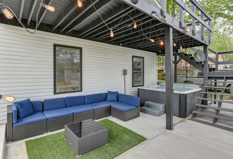 Quiet Lakefront Old Hickory Home W/ Patio, Kayaks!