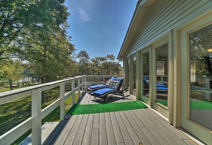 Quiet Lakefront Old Hickory Home W/ Patio, Kayaks!
