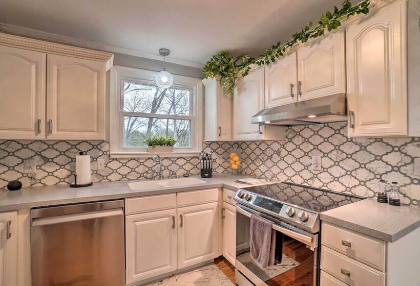 Quiet Lakefront Old Hickory Home W/ Patio, Kayaks!