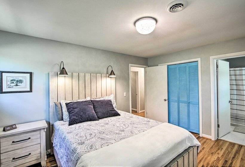 Quiet Lakefront Old Hickory Home W/ Patio, Kayaks!