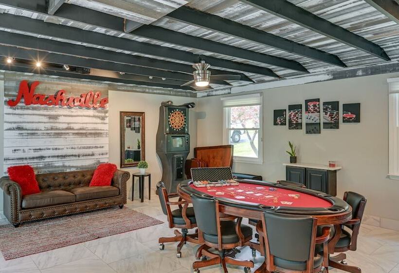 Quiet Lakefront Old Hickory Home W/ Patio, Kayaks!