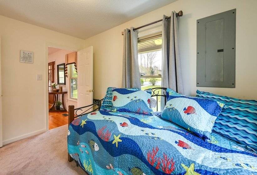 Dock & Kayaks: Lakefront Roanoke Rapids Home