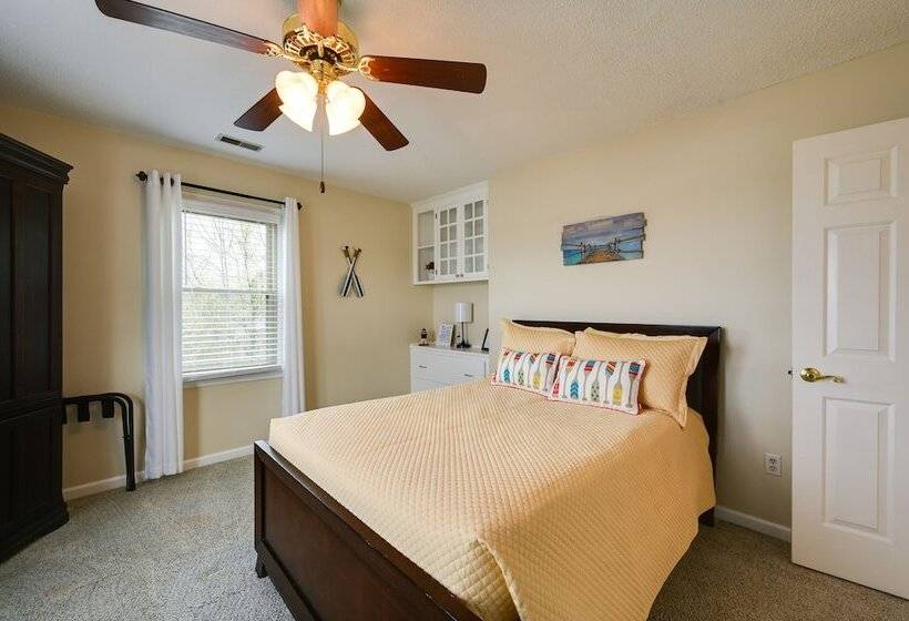 Dock & Kayaks: Lakefront Roanoke Rapids Home