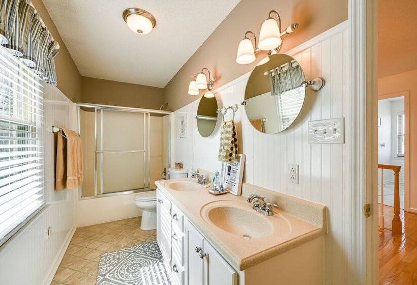 Dock & Kayaks: Lakefront Roanoke Rapids Home