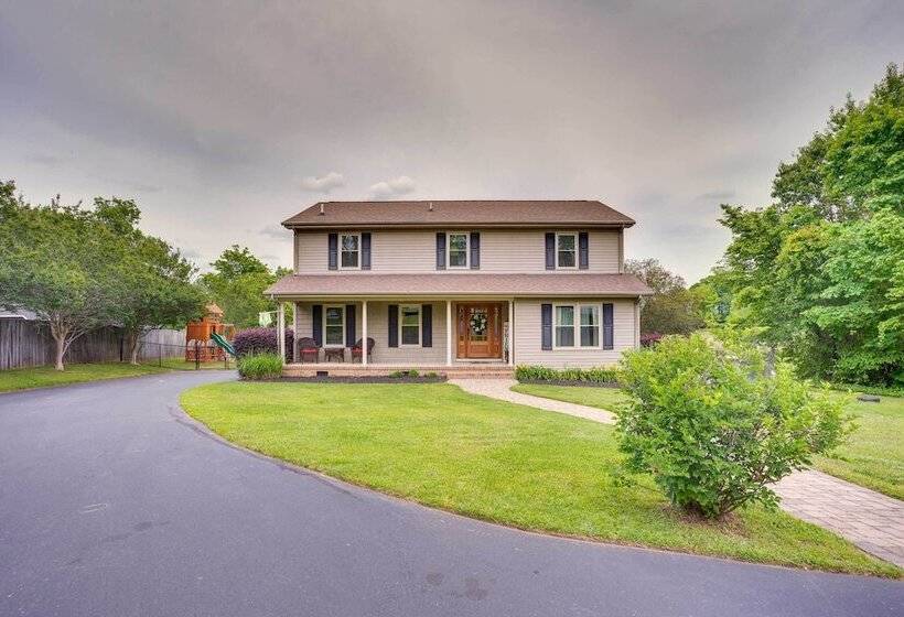 Dock & Kayaks: Lakefront Roanoke Rapids Home
