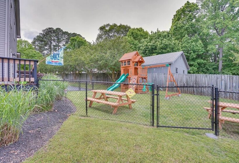 Dock & Kayaks: Lakefront Roanoke Rapids Home