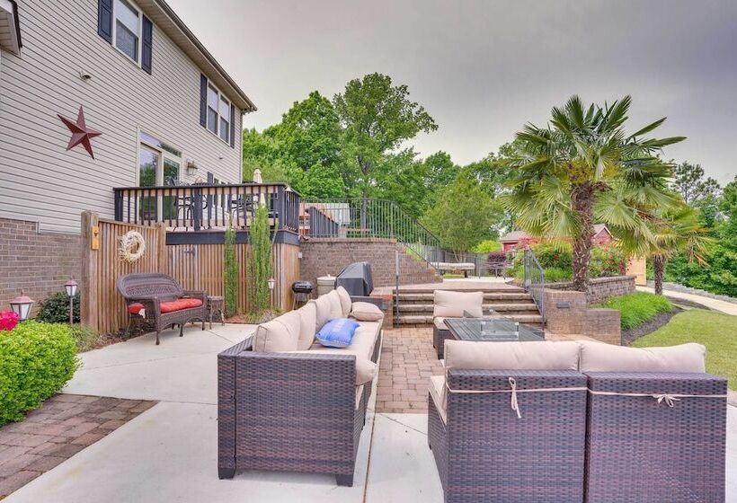 Dock & Kayaks: Lakefront Roanoke Rapids Home