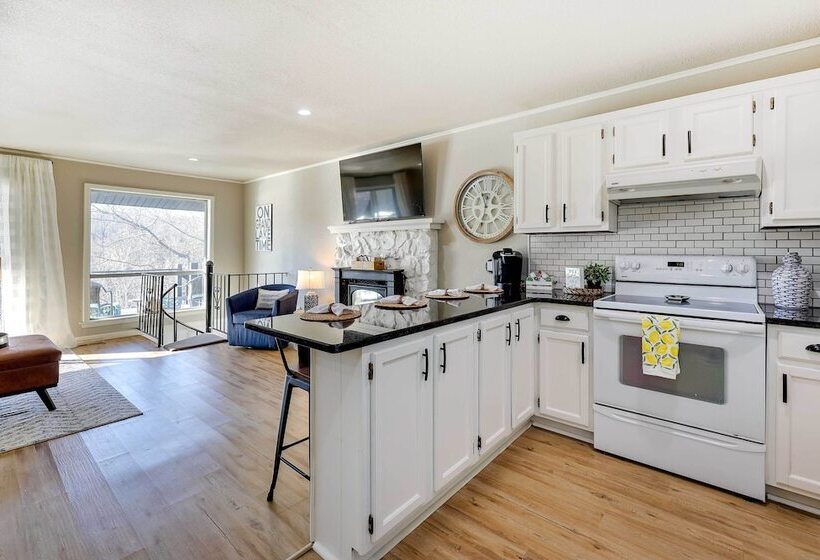 Lakefront Oklahoma Abode Deck, Fire Pit & Grill