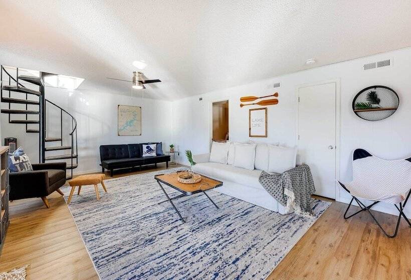 Lakefront Oklahoma Abode Deck, Fire Pit & Grill