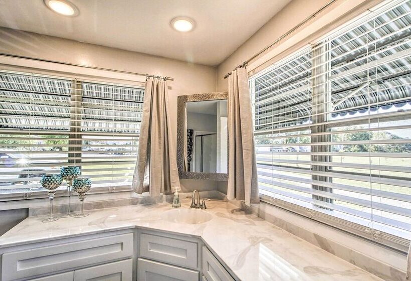 Lakeview Home   1 Mile From Bull Shoals Lake!