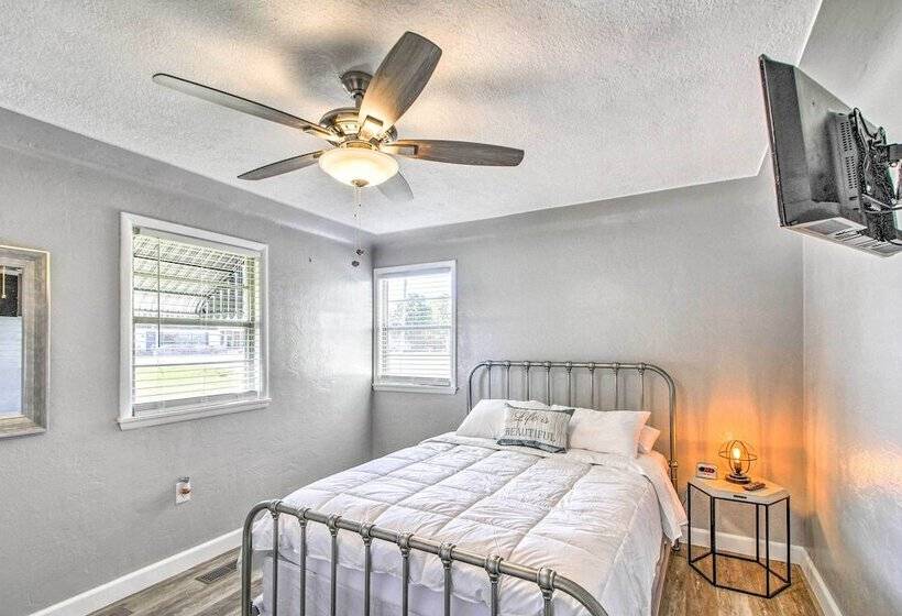 Lakeview Home   1 Mile From Bull Shoals Lake!