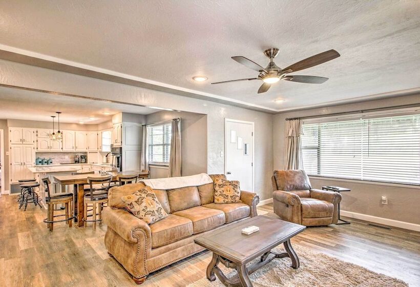 Lakeview Home   1 Mile From Bull Shoals Lake!