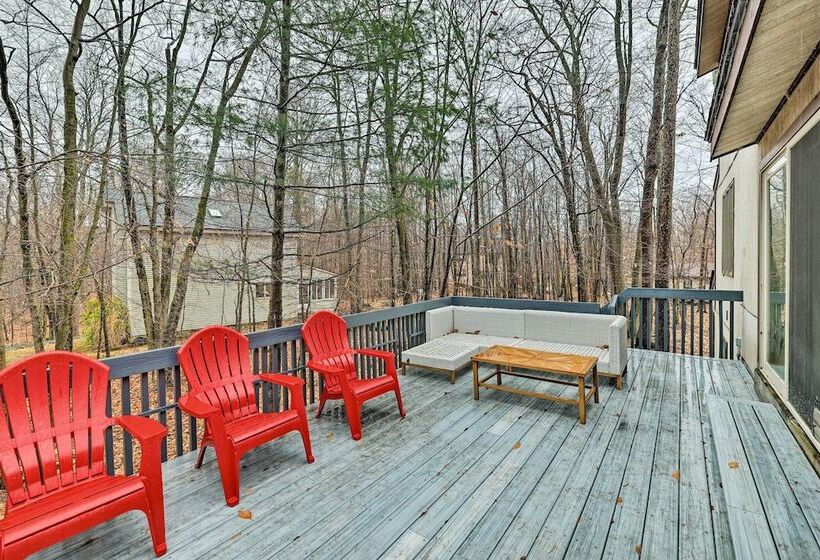 Large Gouldsboro Home W/ Hot Tub & Game Room