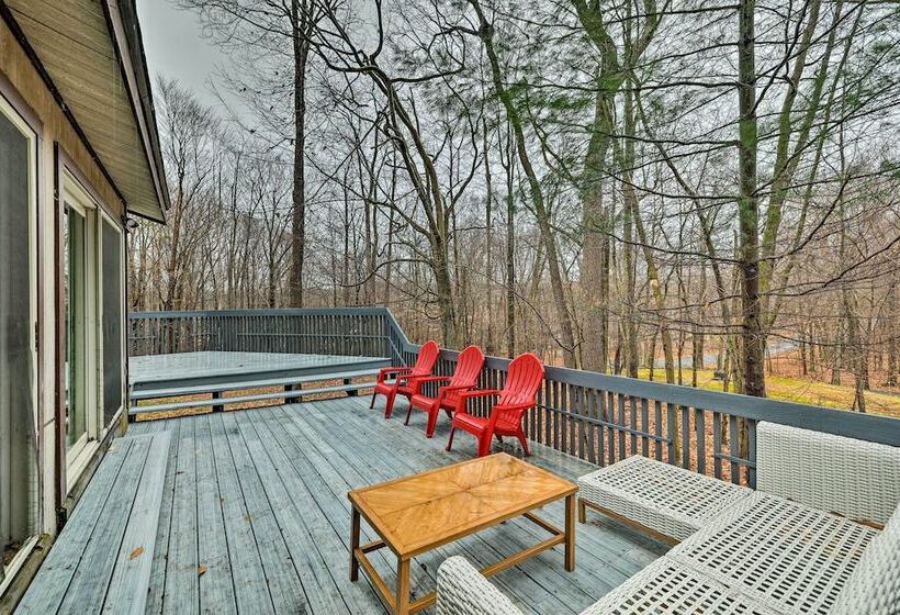 Large Gouldsboro Home W/ Hot Tub & Game Room