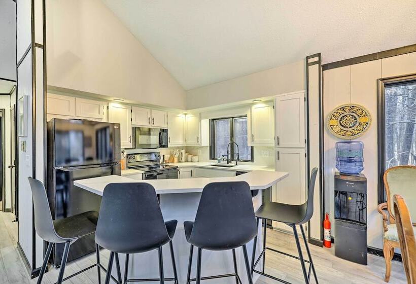 Large Gouldsboro Home W/ Hot Tub & Game Room