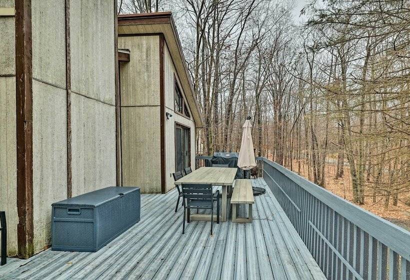 Large Gouldsboro Home W/ Hot Tub & Game Room