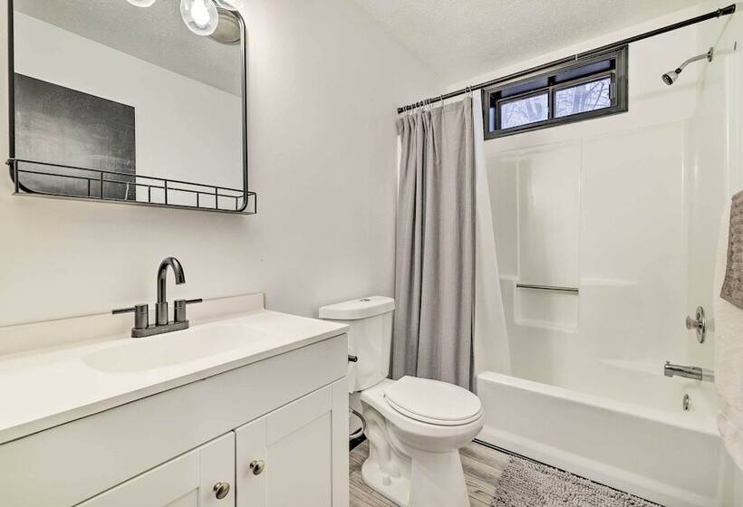 Large Gouldsboro Home W/ Hot Tub & Game Room