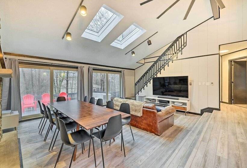 Large Gouldsboro Home W/ Hot Tub & Game Room