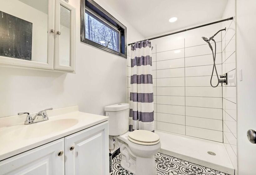 Large Gouldsboro Home W/ Hot Tub & Game Room