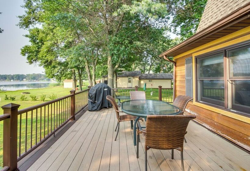 Large Home On Lake Edward W/ Deck & Fire Pit!