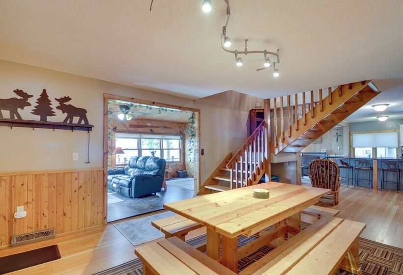 Large Home On Lake Edward W/ Deck & Fire Pit!