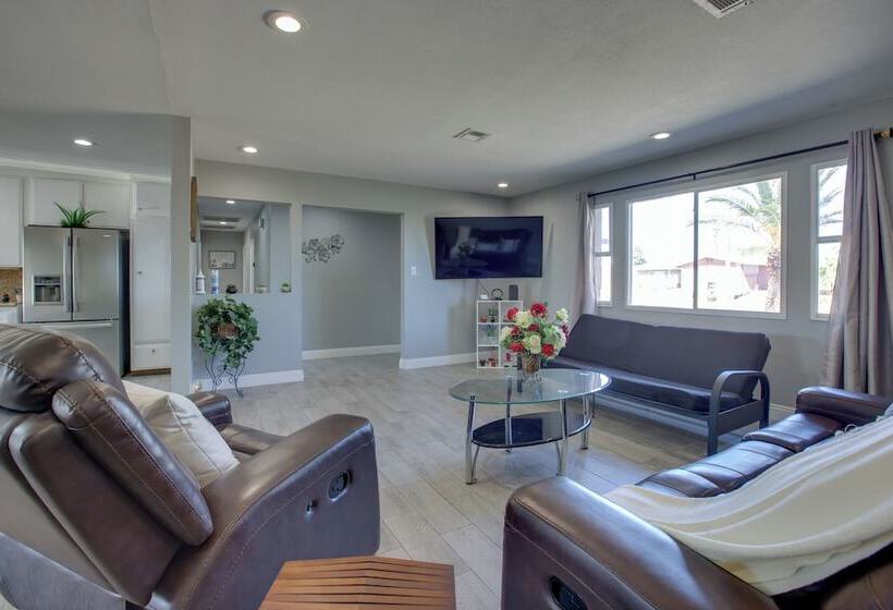 Las Vegas Retreat W/ Yard < 5 Mi To Strip!