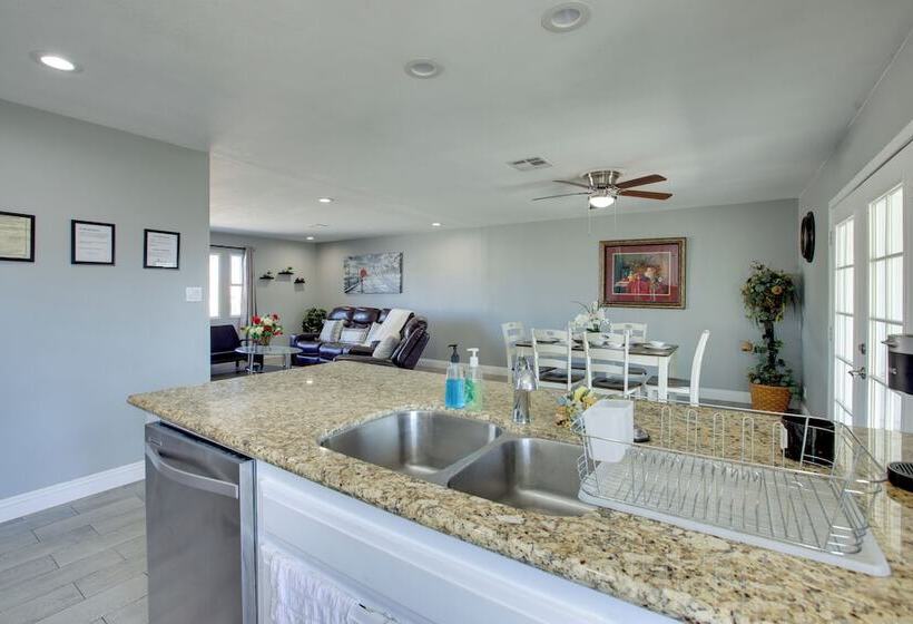 Las Vegas Retreat W/ Yard < 5 Mi To Strip!