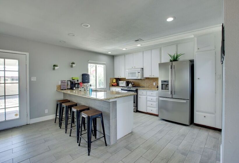 Las Vegas Retreat W/ Yard < 5 Mi To Strip!