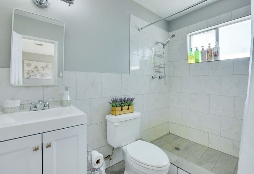 Las Vegas Retreat W/ Yard < 5 Mi To Strip!