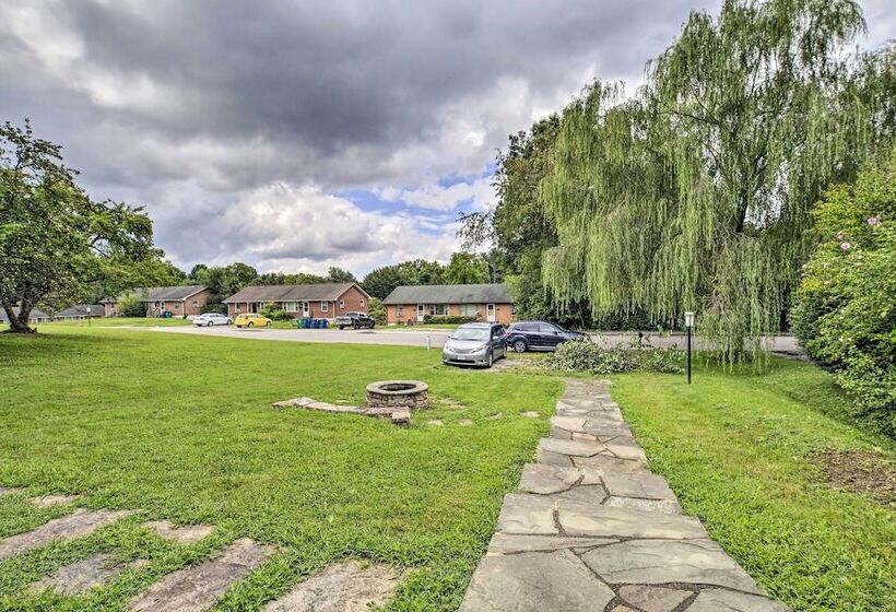 Lovely Blacksburg Hideaway < 1 Mi To Virginia Tech