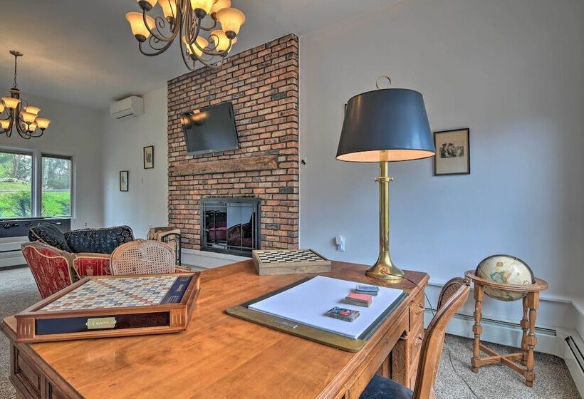 Lovely Highland Home W/ Pool & Hot Tub!