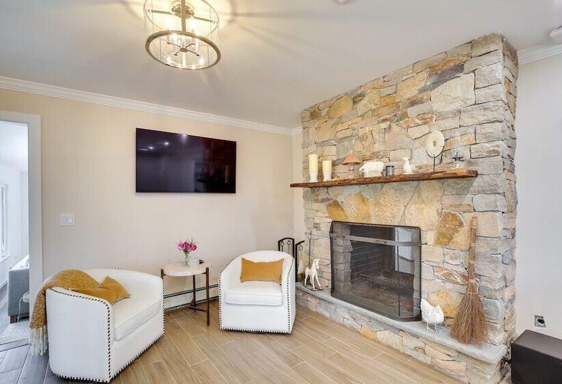 Lovely Highland Home W/ Pool & Hot Tub!