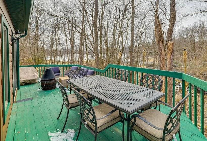 Lovely Poconos Cabin W/ Resort Amenities!