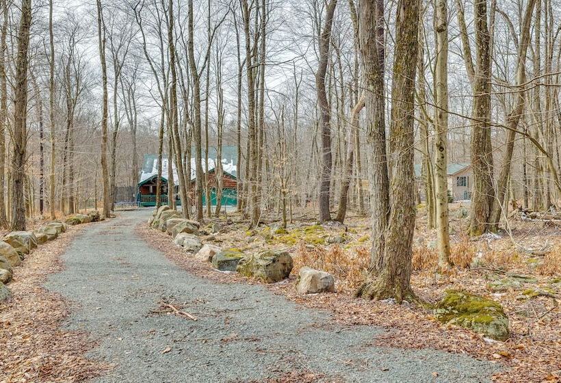 Lovely Poconos Cabin W/ Resort Amenities!
