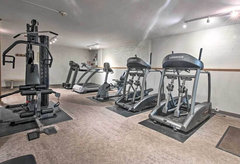 Lovely Poconos Cabin W/ Resort Amenities!