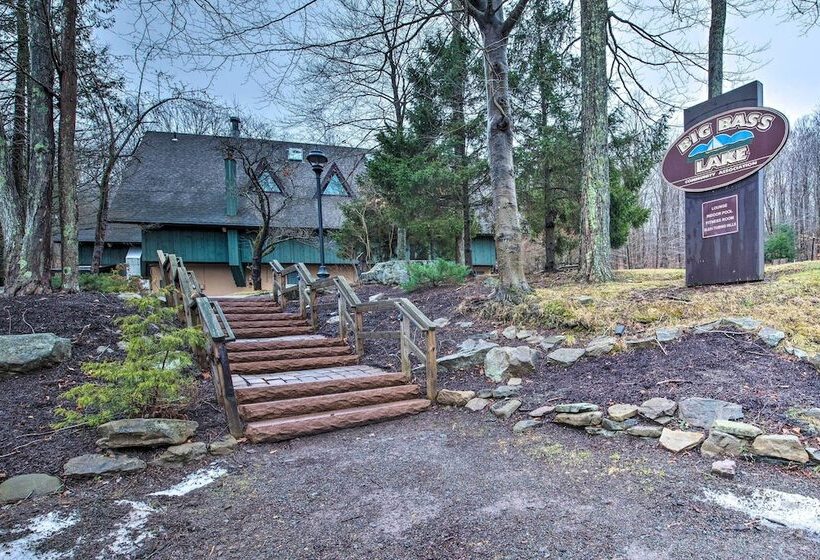 Lovely Poconos Cabin W/ Resort Amenities!