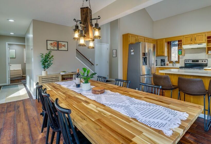 Lovely Poconos Cabin W/ Resort Amenities!