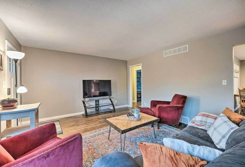 Lovely Wichita Home W/ Patio & Fire Pit!