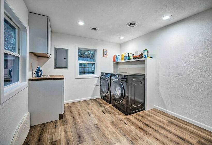 Lovely Wichita Home W/ Patio & Fire Pit!