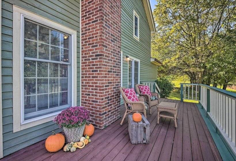 Lovettsville Cottage In Heart Of Wine Country